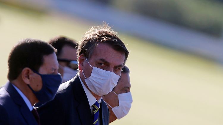 Der brasilianische Präsident Bolsonaro steht in der Affäre um die Besetzung des Bundespolizei-Chefpostens unter Druck.