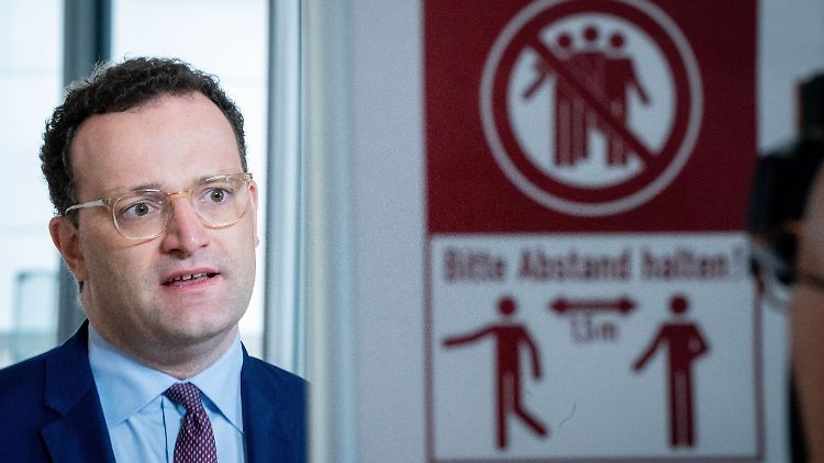 Jens Spahn fordert Nachsicht bei Nichteinhalten der Abstandsregeln, zumindest auf friedlichen Demonstrationen. 
