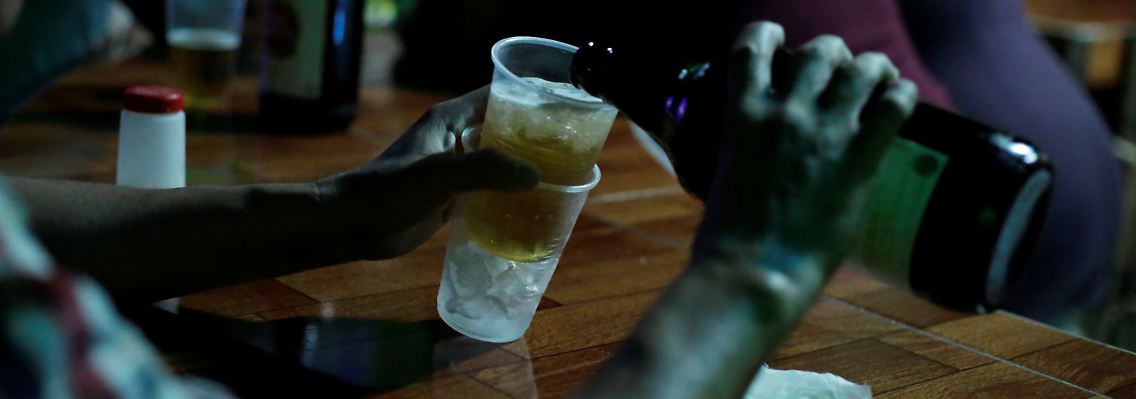 2017-06-25T215357Z_1173439230_RC1257384590_RTRMADP_3_GLOBAL-ALCOHOL.JPG