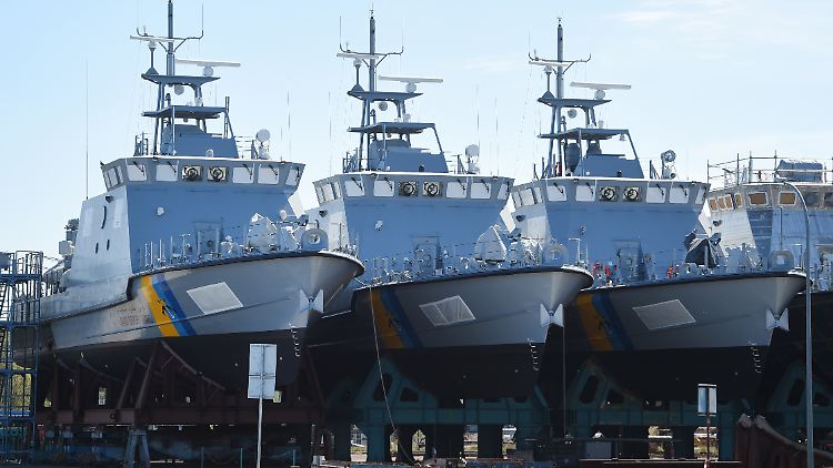 Wolgast in Mecklenburg-Vorpommern: Patrouillenboote für Saudi-Arabien liegen auf dem Werftgelände der zur Lürssen-Werftengruppe gehörenden Peene-Werft.