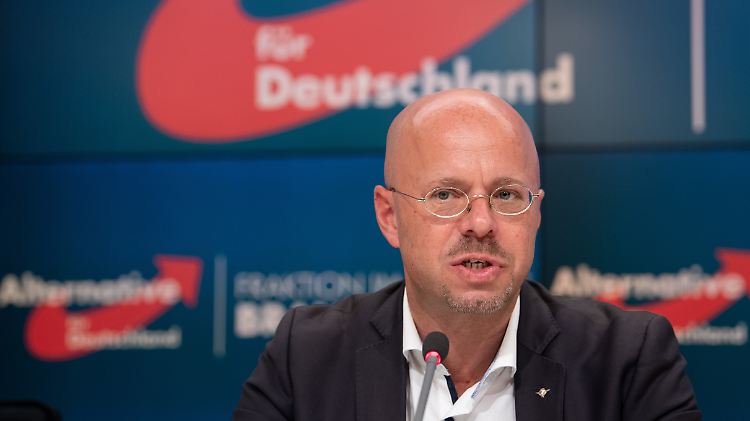 Alle Indizien deuten darauf hin, doch Andreas Kalbitz will kein Neonazi sein.