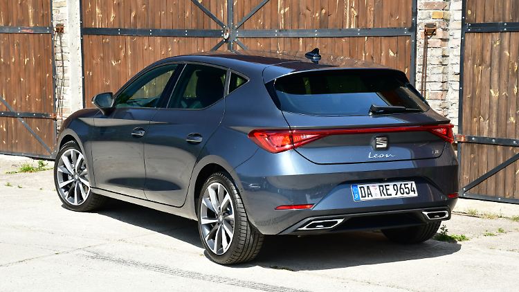 Die zwei Endrohrverblendungen sehen nicht nur gut aus. Aus ihnen knurrt der Seat Leon FR auch wie ein Großer.