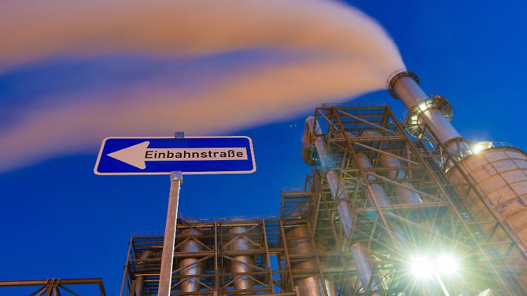 Der EU-Kommission zufolge werden Anwohner von Industrieanlagen nicht genug über Risiken aufgeklärt.