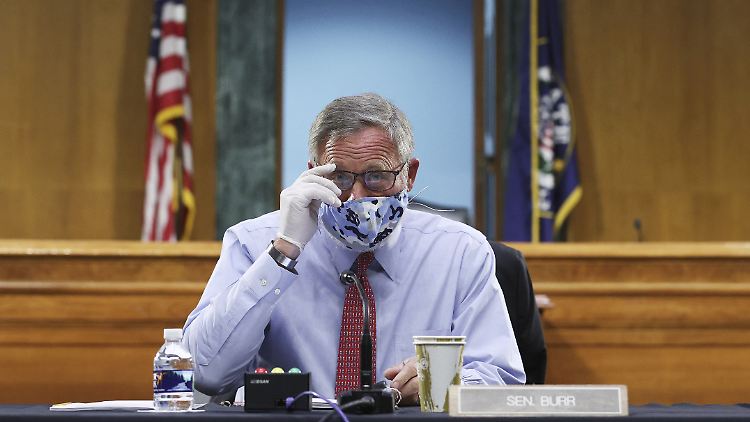 Richard Burr machte sich mit plötzlichen Aktienverkäufen verdächtig.
