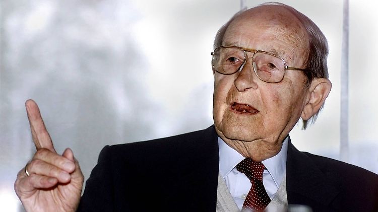 Hans Filbinger, von 1966 bis 1978 baden-württembergischer Ministerpräsident, sah sich als Opfer einer "Kampagne".