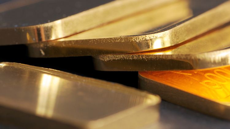 Ein Verdächtiger soll mit dem Corona-Unterstützungsgeld Gold im Wert von 25.000 Euro gekauft haben.