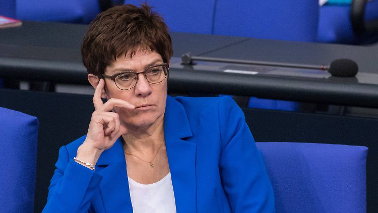 Die Corona-Krise hat die Planungen zur Nachfolge von AKK durcheinandergewirbelt.