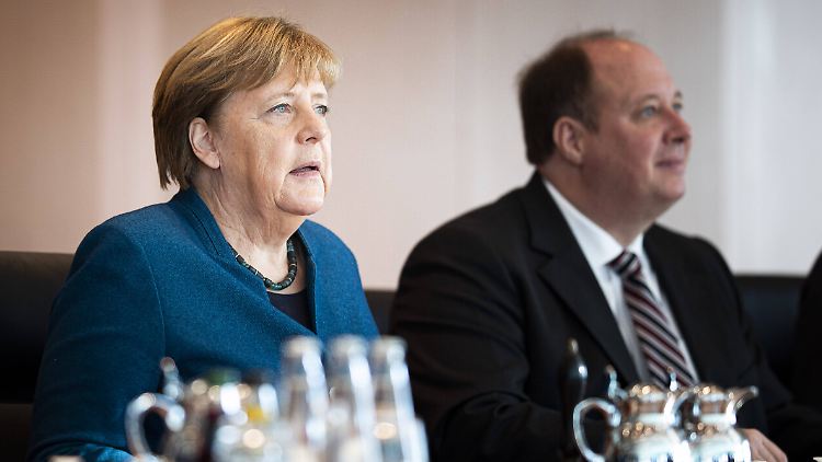 Helge Braun leitet seit März 2018 das Bundeskanzleramt unter Angela Merkel. 