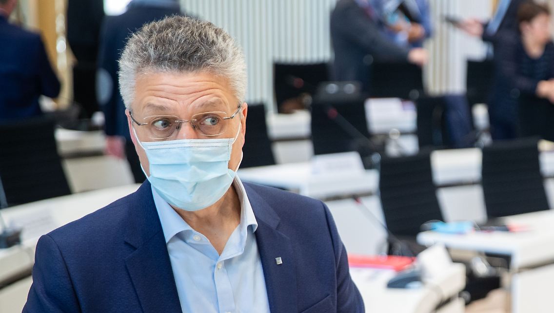 "Di e Leute sind selbst klug genug, sich impfen zu lassen": RKI-Chef Wieler in Schwerin.