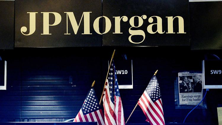 Aus Sorge vor wackligen Krediten haben US-Banken bereits hohe Rückstellungen für ausfallgefährdete Darlehen gebildet. Nicht nur der größten US-Bank JP Morgan hat das einen enormen Gewinneinbruch beschert.