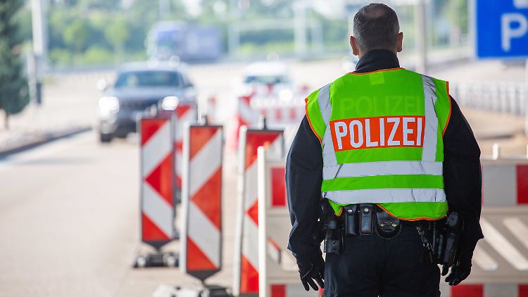 An den Grenzen zu Frankreich, Österreich und der Schweiz kontrolliert die Polizei nur noch stichprobenartig.
