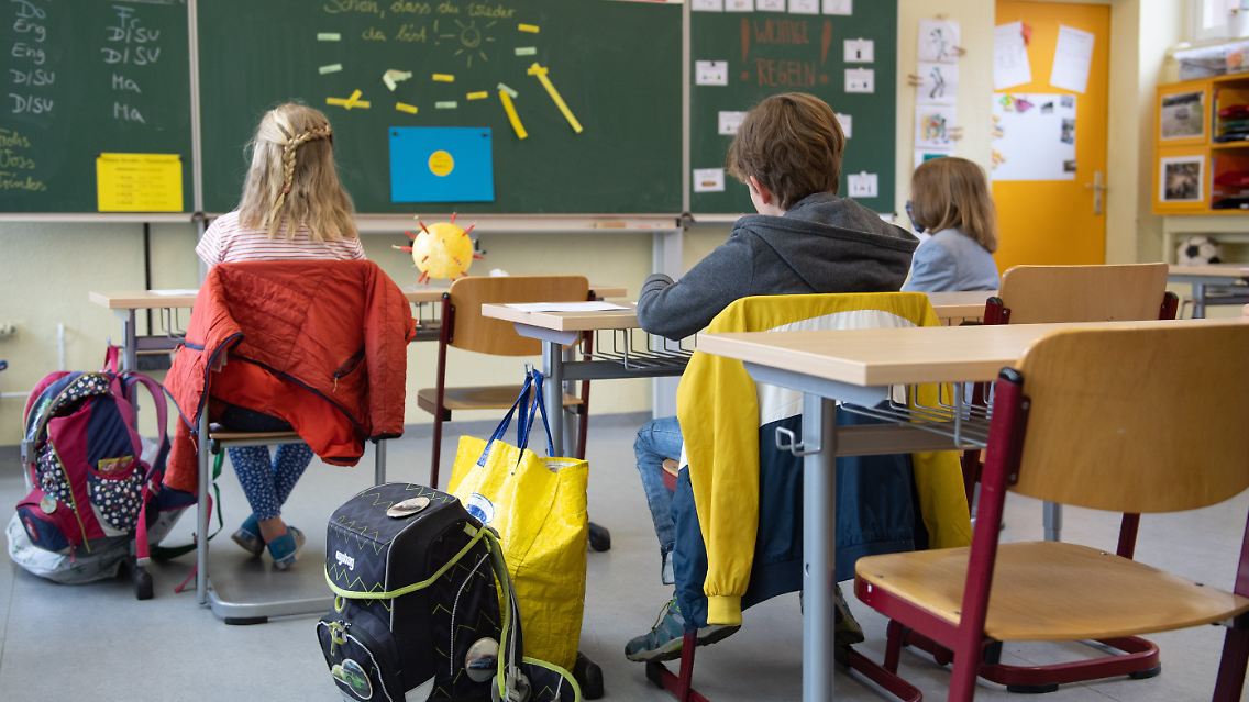 Grundschule in Dresden: Kinder können bis zum 5. Juni auch zu Hause lernen.