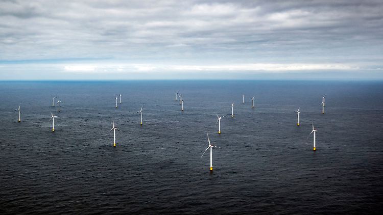 Wegen der schwierigen Witterungsbedingungen auf See und der aufwendigen Wartung wird die technische Haltbarkeit von Offshore-Windrädern auf lediglich 20 bis 25 Jahre geschätzt.