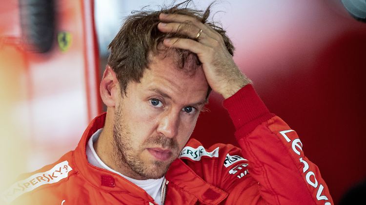 Sebastian Vettel grübelt über seine Zukunft.