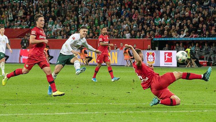 Zwar nicht vor ausverkauftem Haus, aber immerhin vor laufenden TV-Kameras: Die Partie Werder-Leverkusen wird nun doch übertragen.