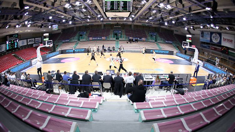 Die Basketball-Bundesliga soll m Juni mit einem Geister-Turnier fortgesetzt werden: Dafür gibt es einen 42-Seitigen Regelkatalog.