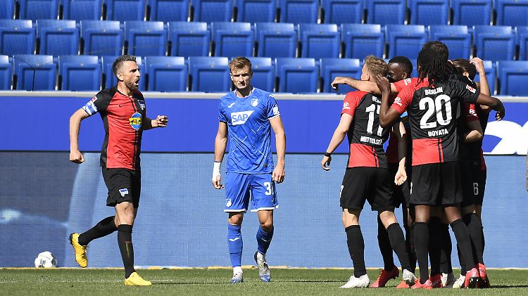 Die Hertha-Spieler haben große Mühe, die Corona-Regeln zu verstehen. Für Ministerpräsident Söder Grund genug, dass die DFL diese nochmals in Erinnerung ruft.