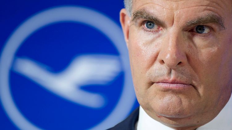 Lufthansa-Chef Carsten Spohr ringt um eine Lösung. Mit der Bundesregierung verhandelt er über staatliche Finanzhilfen. Strittig ist das Ausmaß einer möglichen Beteiligung und der Einfluss der Politik.