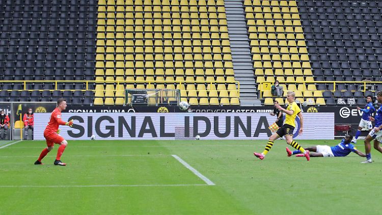 Erling Haaland trifft zum ersten Geister-Tor der Bundesliga.