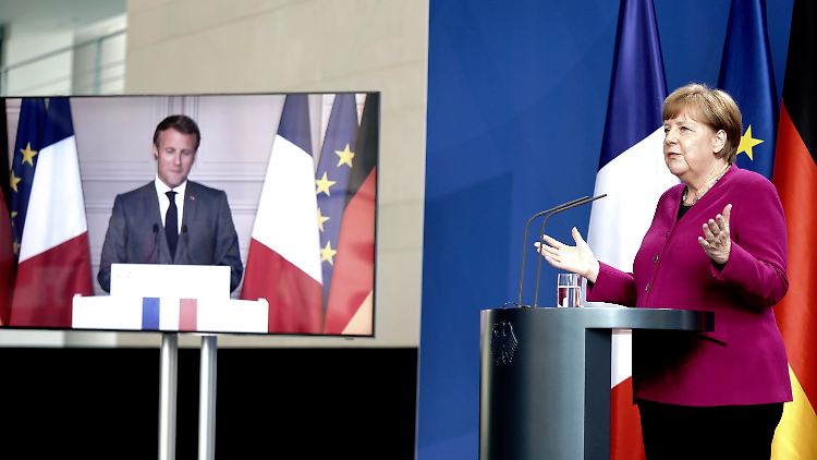 Merkel in Berlin und Macron in Paris präsentieren gemeinsam ihren Wiederaufbauplan.
