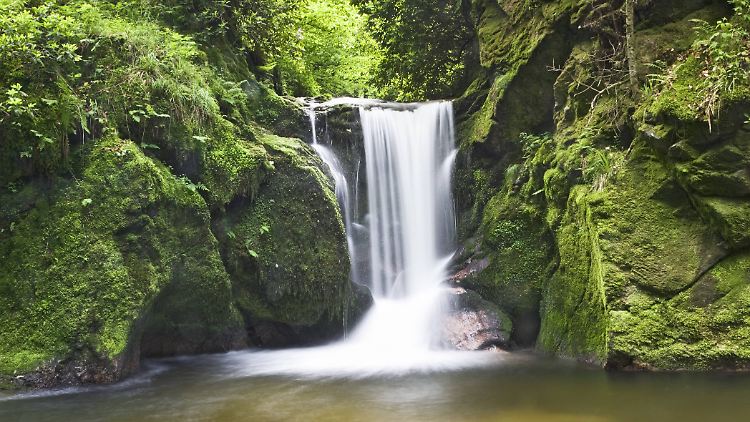 Sieht aus wie Neuseeland, ist aber der Geroldsauer Wasserfall. 