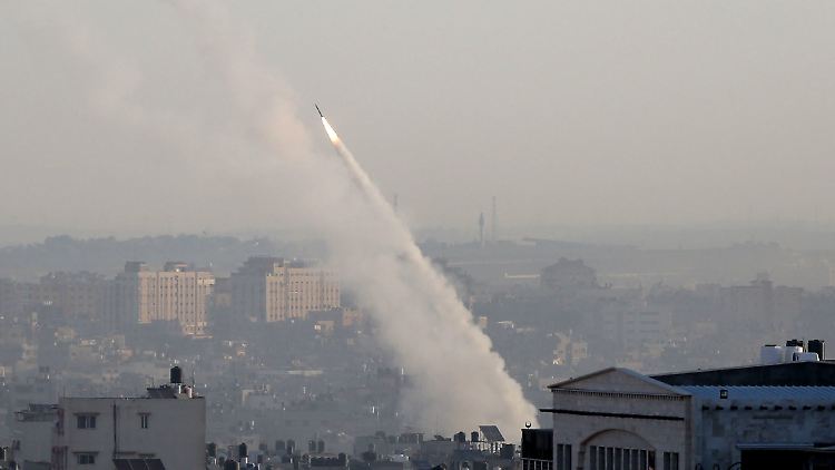 Raketen sieht man selten über der Grenze zwischen Israel und dem Gaza-Streifen, seit Corona auch im Nahen Osten wütet.  