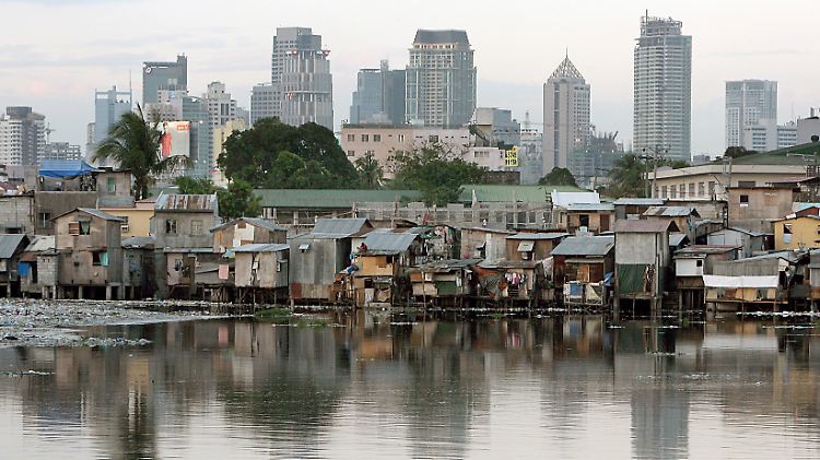 Auf Stelzen gebaute Elendsquartiere in Manila: Der Weltbank zufolge sorgt die Coronavirus-Pandemie für einen deutlichen Anstieg von in Armut lebenden Menschen.