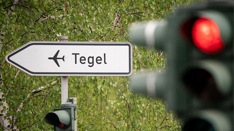 Können die Hinweisschilder für den Flughafen demnächst eingemottet werden?