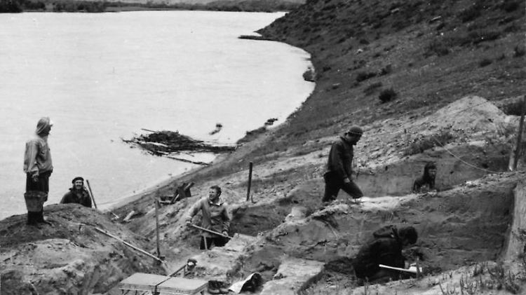 Ausgrabungsstätte Ust'-Kyakhta-3 am rechten Ufer des Selenga in der Nähe des Dorfes Ust-Kyakhta in der Republik Burjatien (Bild von 1976).