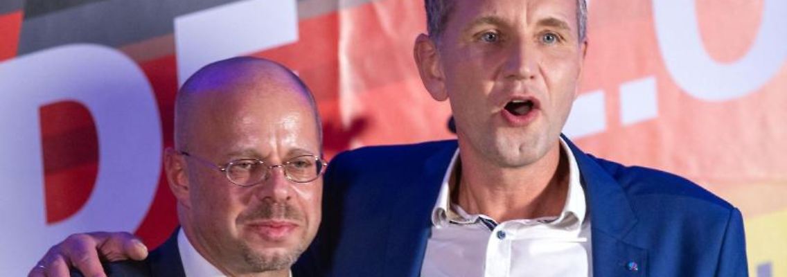 Andreas Kalbitz und Björn Höcke (l-r). Foto: Jens Büttner/dpa-Zentralbild/dpa/Archivbild