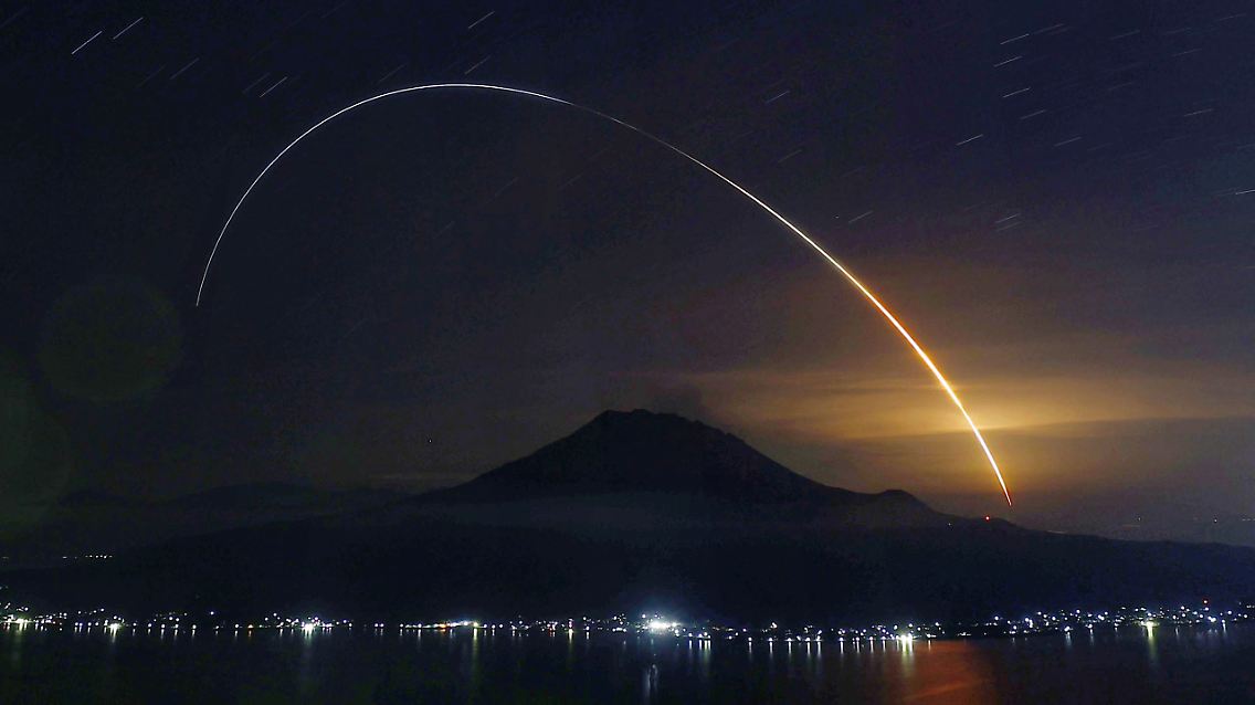 Eine Trägerrakete vom Typ H-2B hebt vom japanischen Weltraumbahnhof Tanegashima in der südlichen Provinz Kagoshima ab.