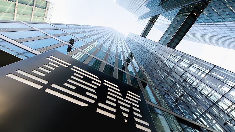 Trotz neu erschlossener Geschäftsfelder kriselt es bei IBM schon seit Jahren.