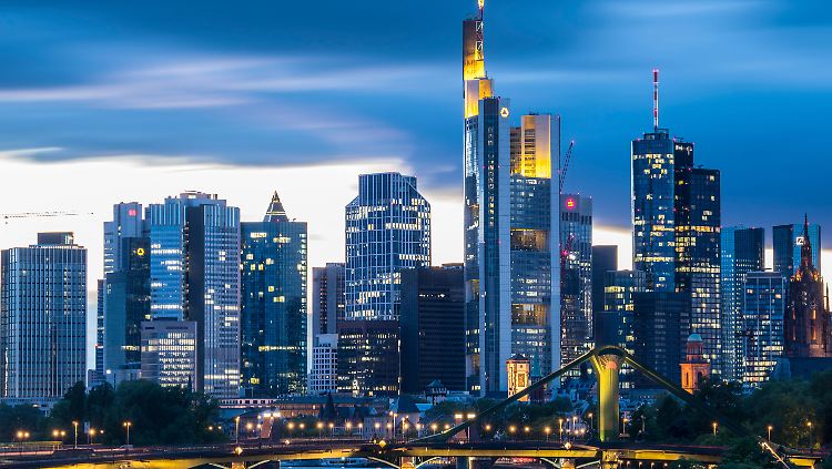 Die Skyline von Frankfurt am Main: Bleiben in den Hochhäusern zukünftig die Lichter aus?