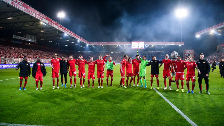 Im Hinspiel ging es emotional zu, am Ende jubelte Berlin in Rot.
