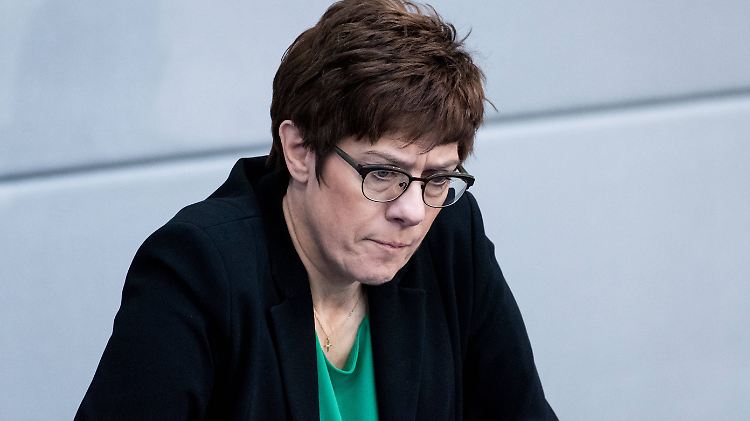 Annegret Kramp-Karrenbauer äußert sich zum Fall Borchardt.