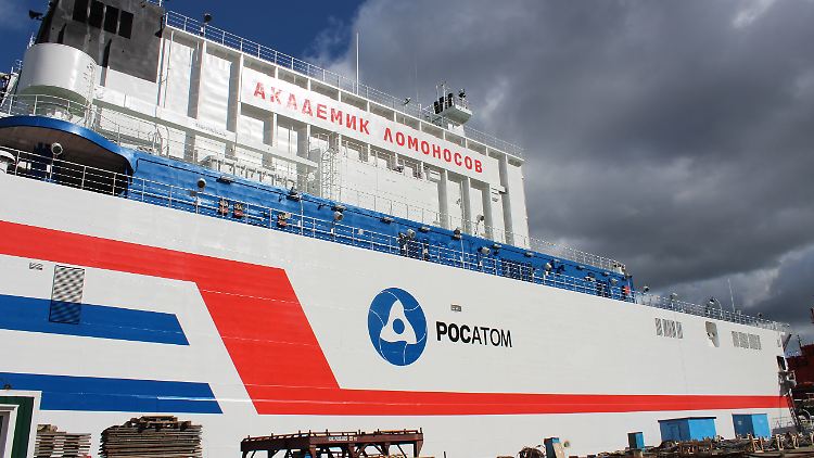 Die "Akademik Lomonossow" ähnelt einem Schiff, hat aber keinen eigenen Antrieb.