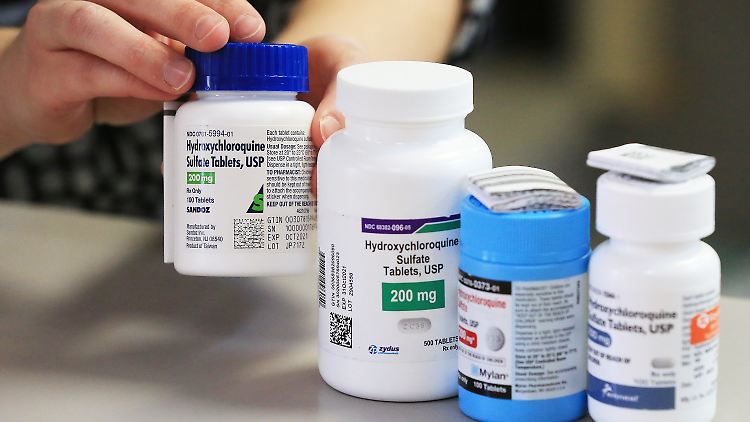 Erst kürzlich hat US-Präsident Donald Trump verkündet, vorsorglich Chloroquin gegen das Coronavirus einzunehmen. Forscher aus USA und Schweiz negieren erneut eine Wirksamkeit.