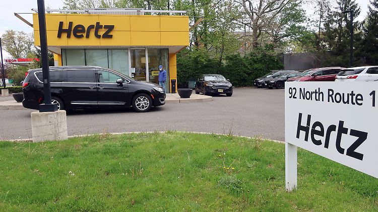 Schon im März setzte Hertz weltweit 20.000 Mitarbeiter vor die Tür.