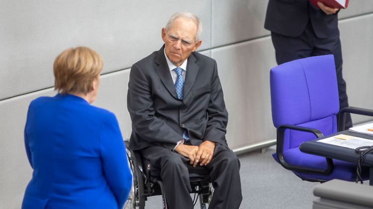 Proteste gegen die Corona-Politik sind das gute Recht der Bürger, findet Schäuble - auch wenn er sie inhaltlich nicht teilt.