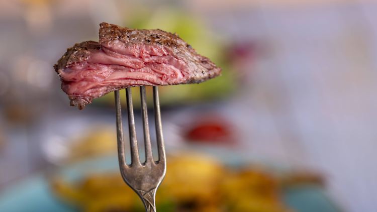 Es muss nicht gleich gar kein Fleisch sein, auch ein kleineres Stück oder mehr fleischfreie Tage sind schon ein Fortschritt.