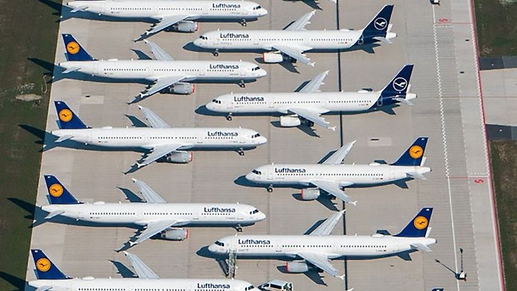 Wegen der Pandemie bleiben zahlreiche Lufthansa-Maschinen lange Zeit am Boden. Das kostet enorme Summen.