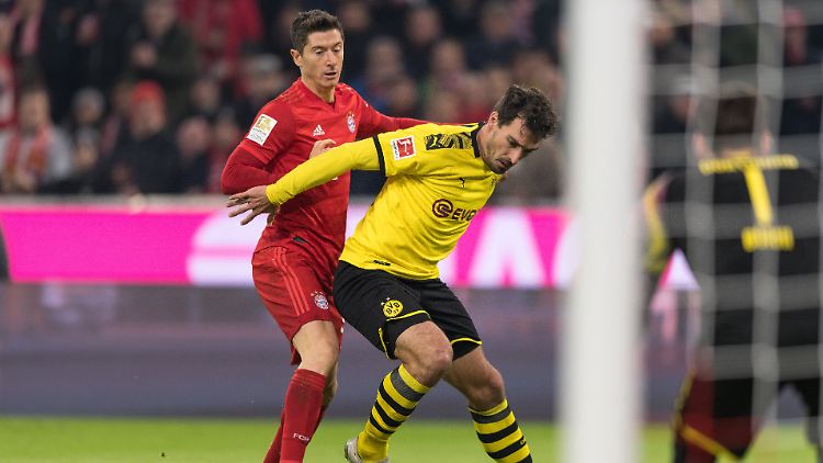 Im Hinspiel traf Lewandowski doppelt, Hummels erzielte ein Eigentor und der FC Bayern siegte letztlich deutlich mit 4:0.