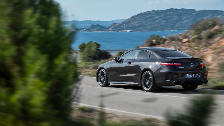 Der AMG E 53 ist als Coupé ein elektrifiziertes Kraftpaket mit 435 PS und 520 Newtonmetern maximalem Drehmoment.