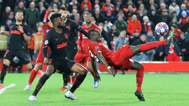 52.000 Zuschauer sahen dabei zu, wie der FC Liverpool aus der Champions League flog - und steckten sich womöglich mit Corona an.