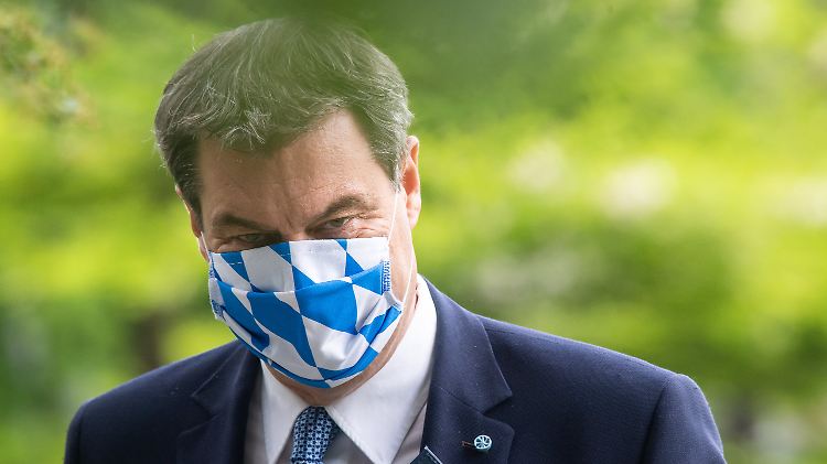 "Wer glaubt, Corona verschwindet langsam, ist im besten Falle naiv", sagt Markus Söder.