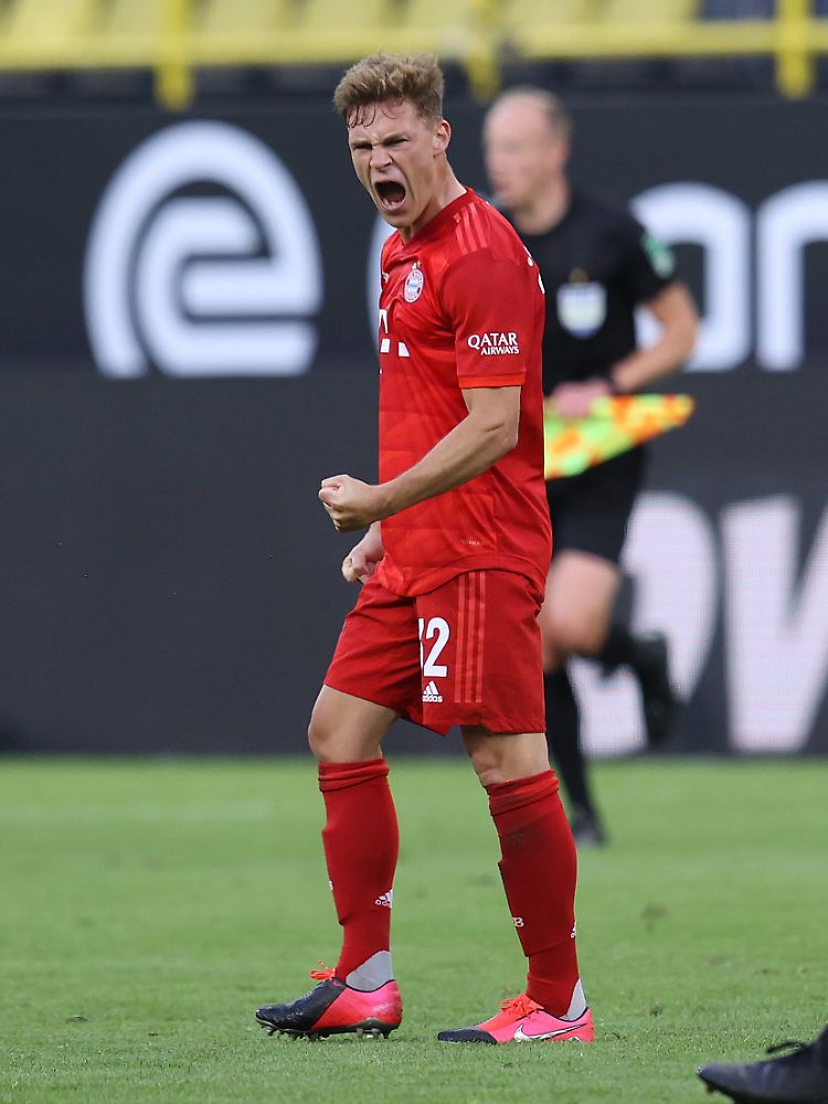 Kimmich ballt die Faust nach seinem Traumtor gegen den BVB.
