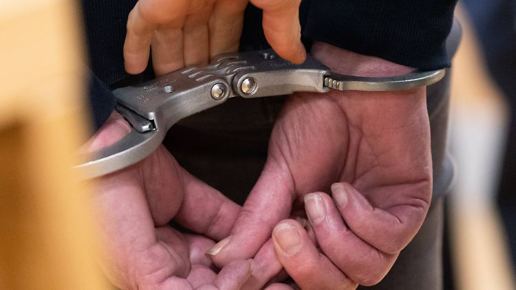 2019 sind 41.177 Straftaten laut Polizeistatistik politisch motiviert gewesen. 