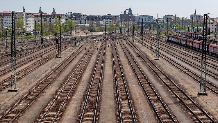Die Wirtschaft wird sich nach Ansicht des DIW nur sehr langsam erholen.