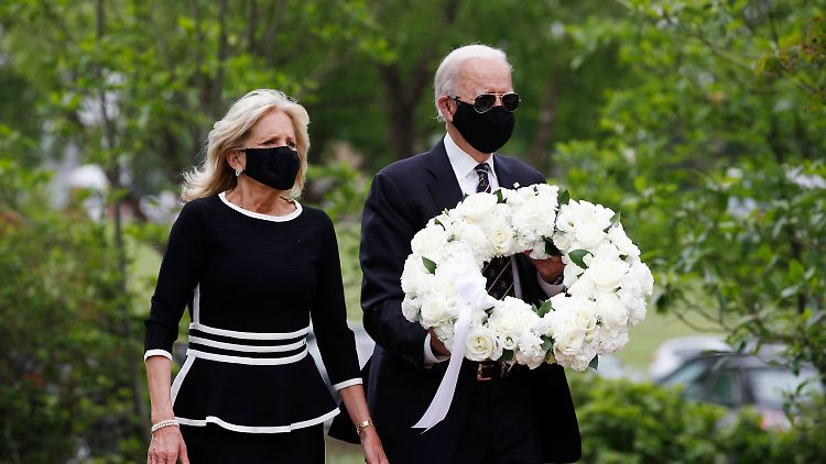 Joe Biden und seine Frau bevorzugen derzeit Mundschutz in der Öffentlichkeit - im Gegensatz zu US-Präsident Donald Trump.
