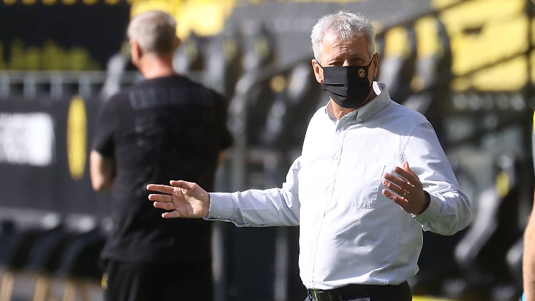 Nur anders gemeint oder gar anders überlegt? Lucien Favre stellt klar: Er will beim BVB bleiben.